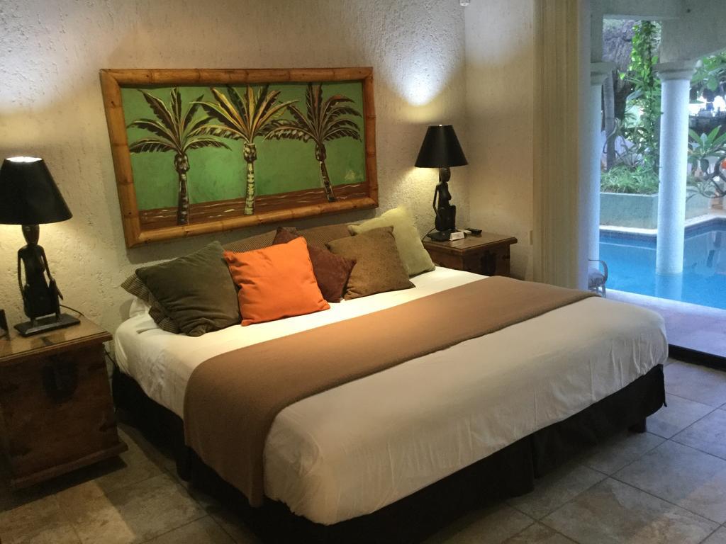 Soggy Peso Bed & Cocktail Hotel Isla Mujeres Exterior photo
