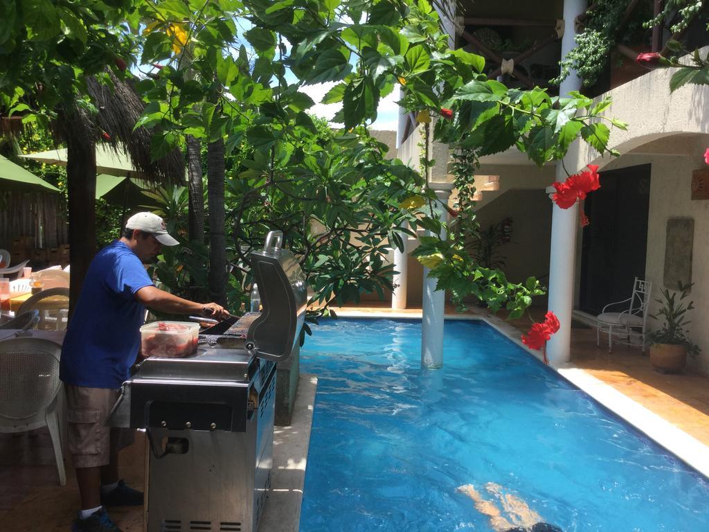 Soggy Peso Bed & Cocktail Hotel Isla Mujeres Exterior photo